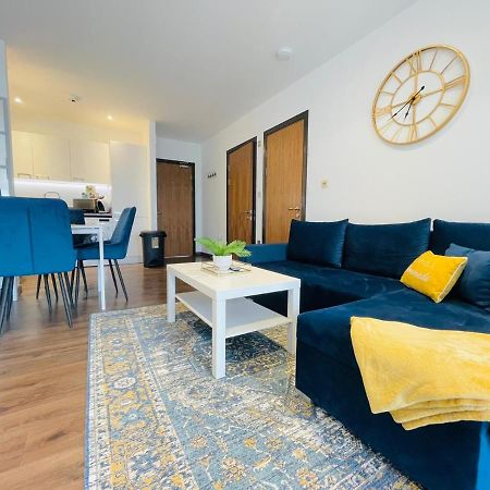 Park Street Apartment Luton By Hostaguest Extérieur photo
