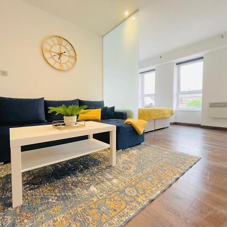 Park Street Apartment Luton By Hostaguest Extérieur photo