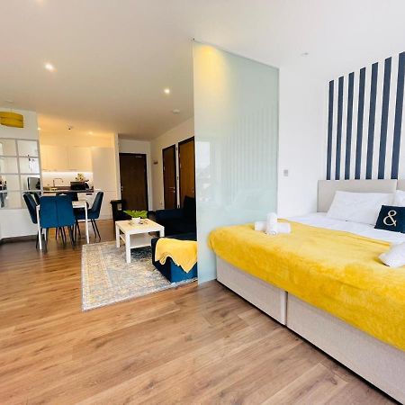Park Street Apartment Luton By Hostaguest Extérieur photo