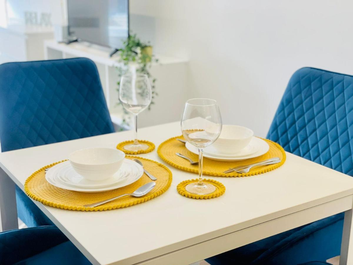 Park Street Apartment Luton By Hostaguest Extérieur photo
