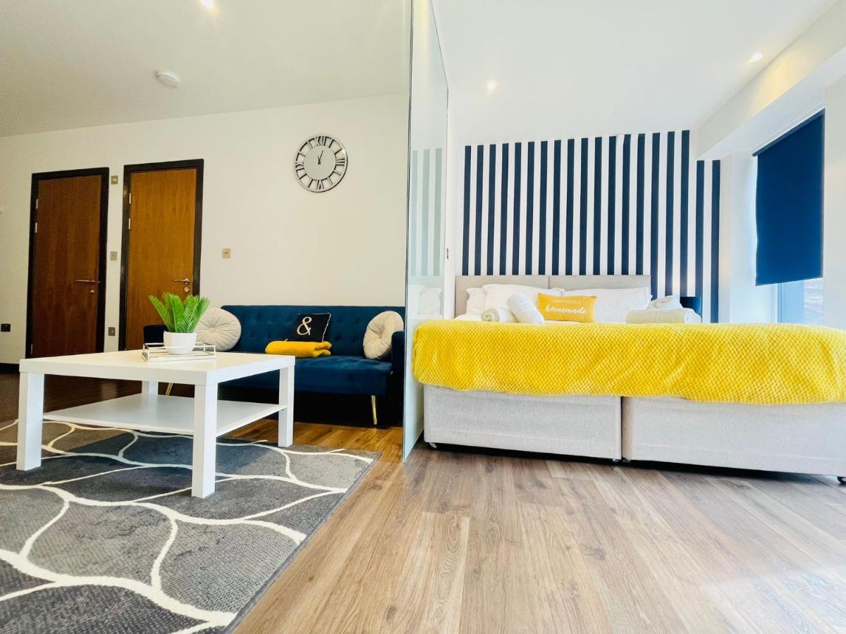 Park Street Apartment Luton By Hostaguest Extérieur photo