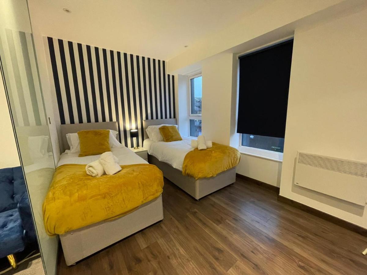 Park Street Apartment Luton By Hostaguest Extérieur photo