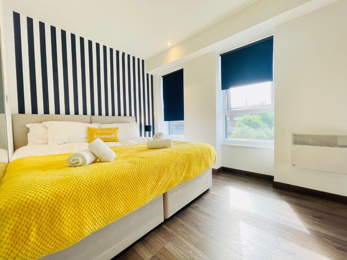 Park Street Apartment Luton By Hostaguest Extérieur photo