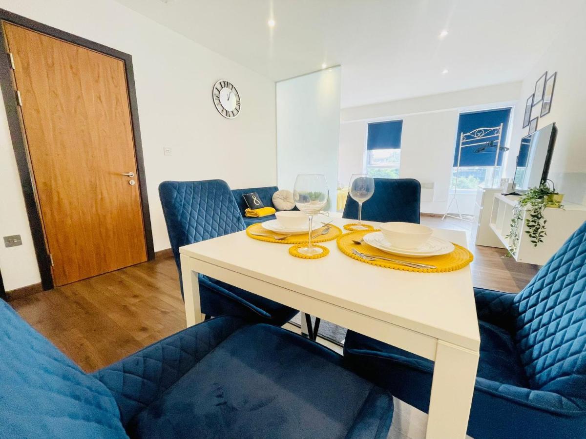 Park Street Apartment Luton By Hostaguest Extérieur photo