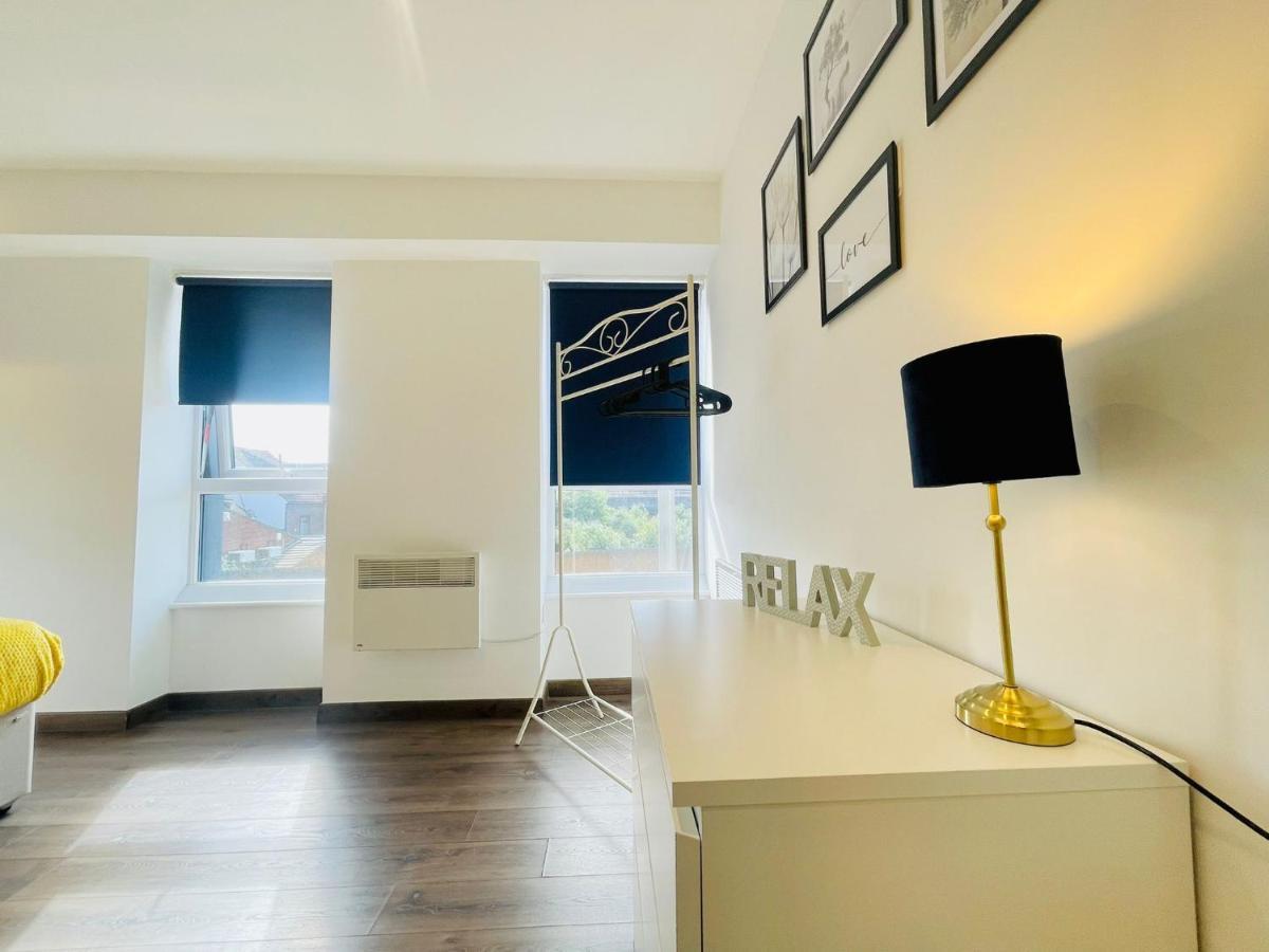 Park Street Apartment Luton By Hostaguest Extérieur photo