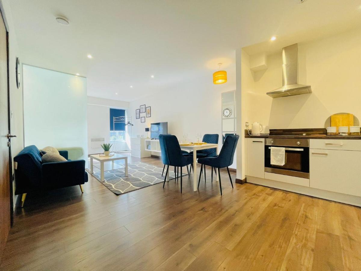 Park Street Apartment Luton By Hostaguest Extérieur photo