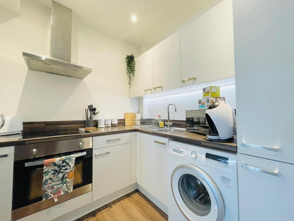 Park Street Apartment Luton By Hostaguest Extérieur photo