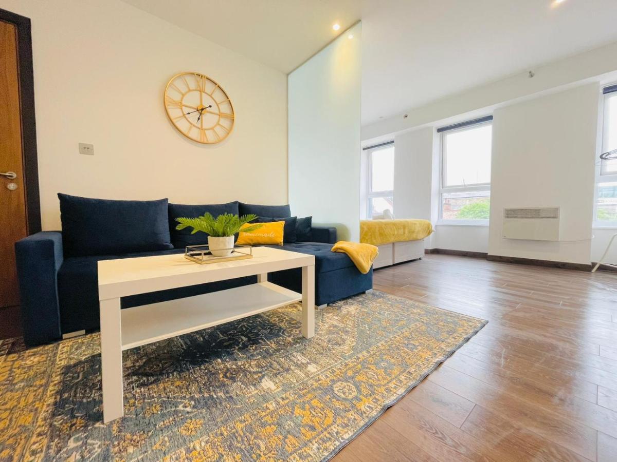 Park Street Apartment Luton By Hostaguest Extérieur photo