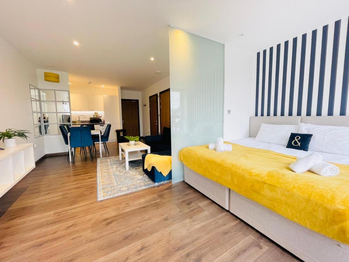 Park Street Apartment Luton By Hostaguest Extérieur photo