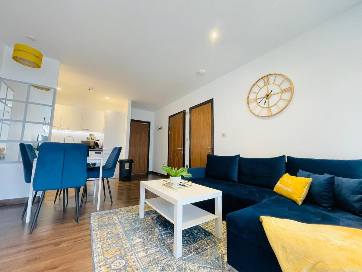 Park Street Apartment Luton By Hostaguest Extérieur photo
